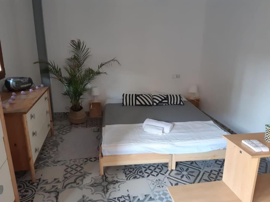 Precioso Apartamento Con A/A En Ruzafa Con Terracita Privada Y Acceso A Un Jardin, Para 2-3 Personas Валенсия Экстерьер фото